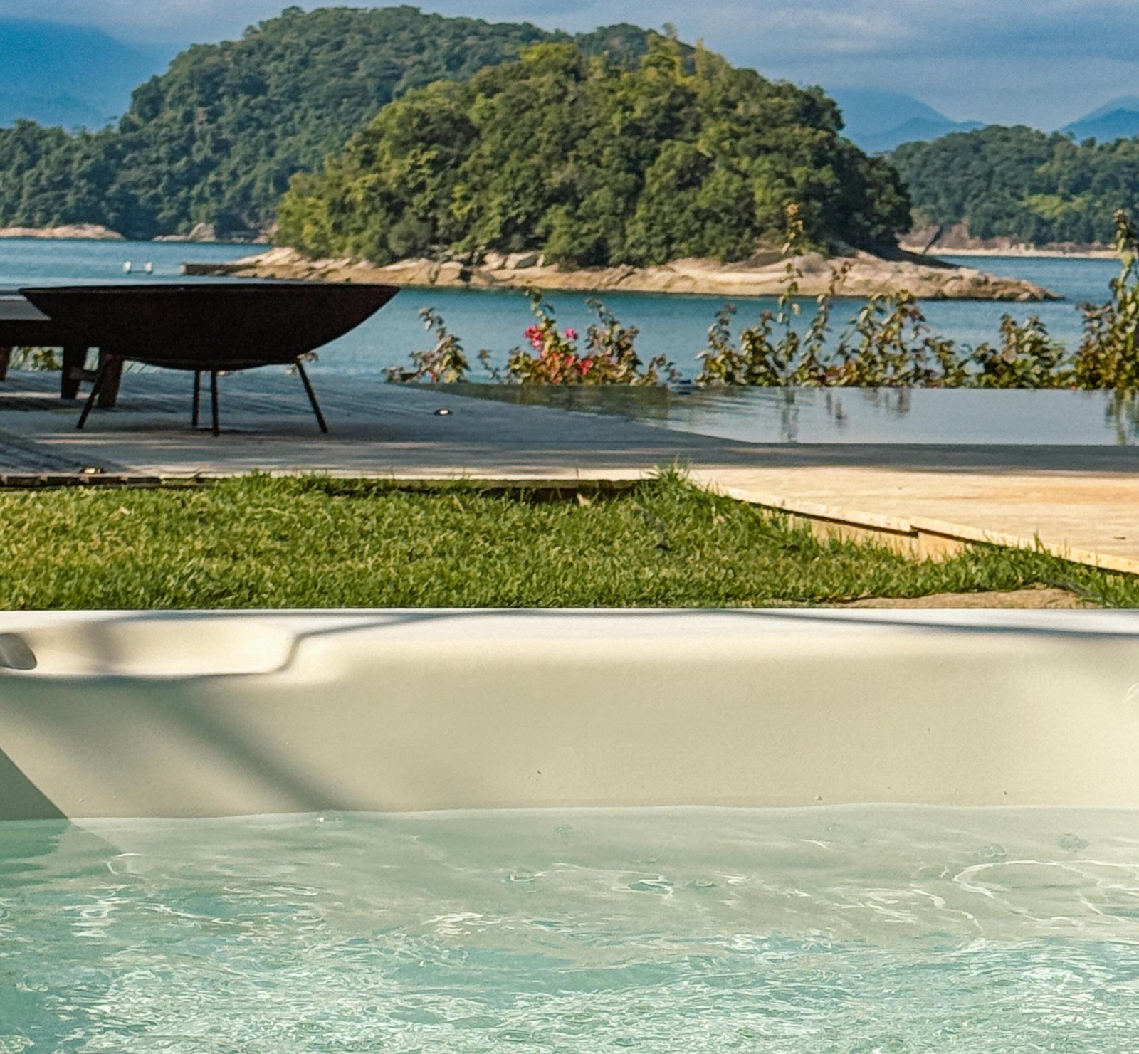 borda piscina com vista