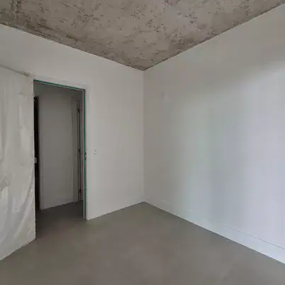 402